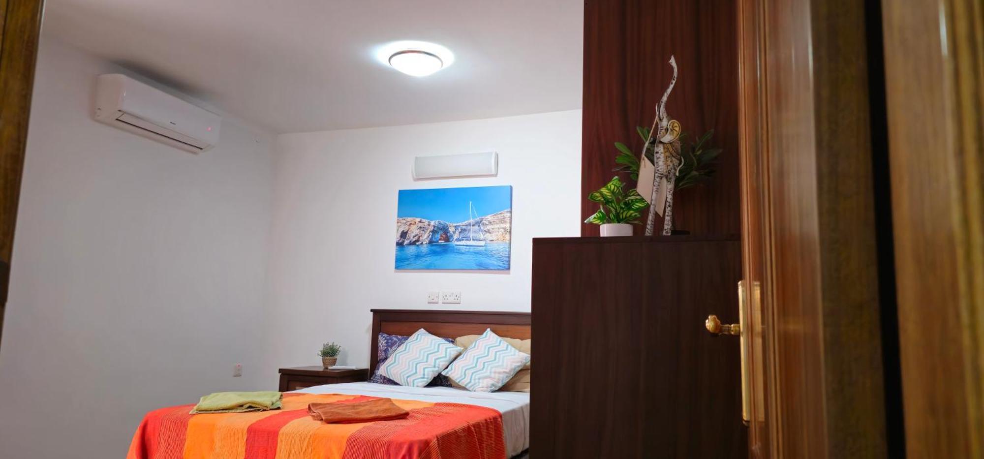 3 Floors Villa On Promenade 4 Bedrooms 3 Bathrooms Sliema Exteriör bild