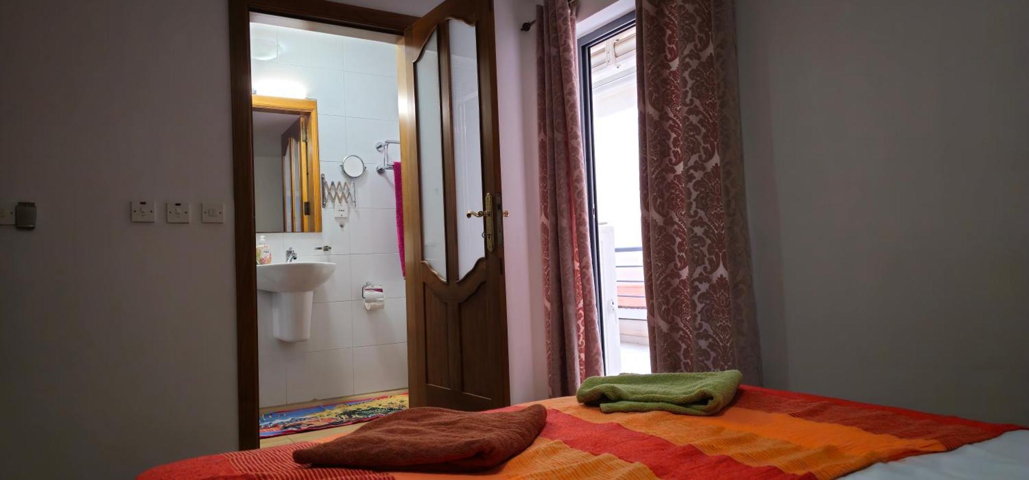 3 Floors Villa On Promenade 4 Bedrooms 3 Bathrooms Sliema Exteriör bild