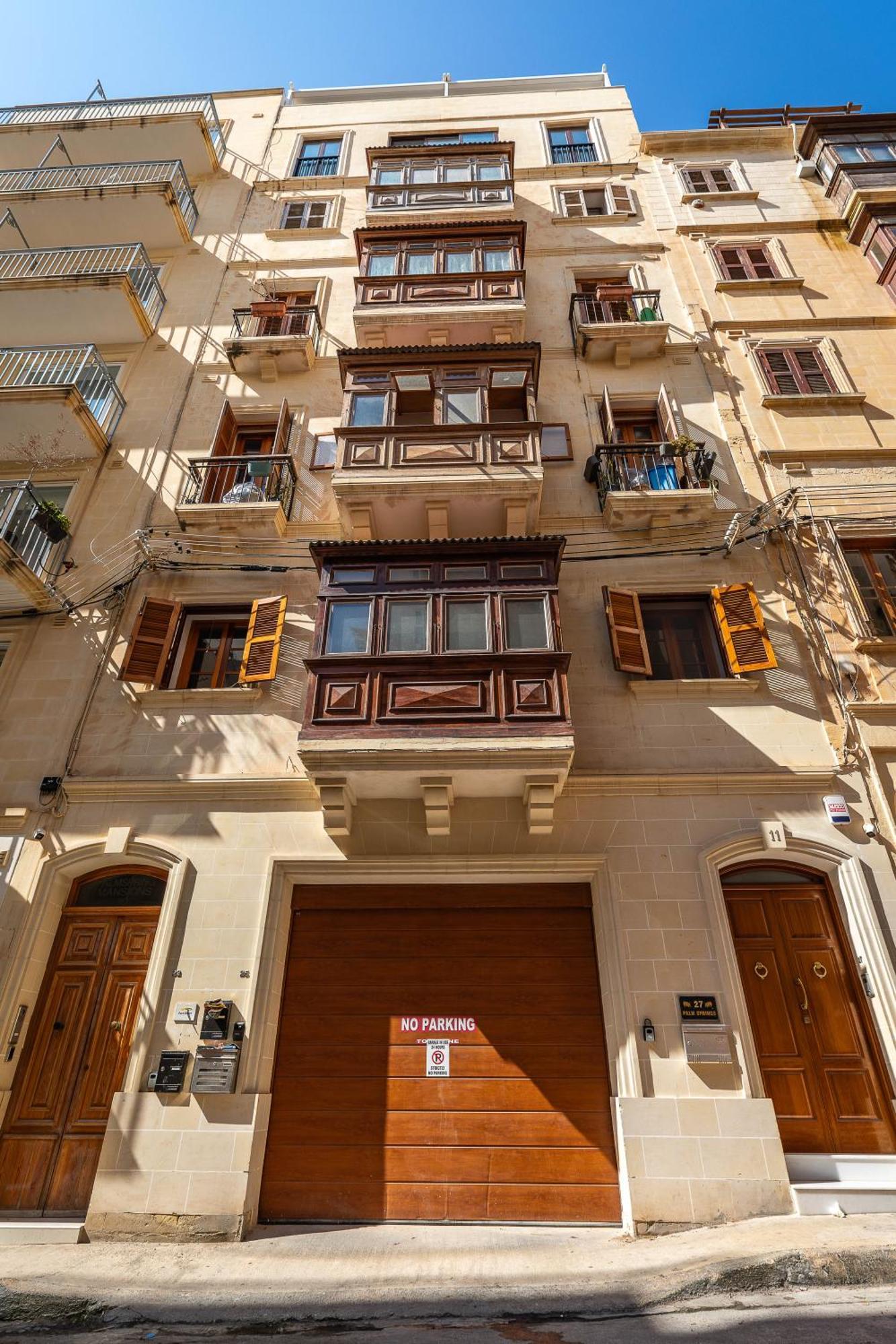3 Floors Villa On Promenade 4 Bedrooms 3 Bathrooms Sliema Exteriör bild