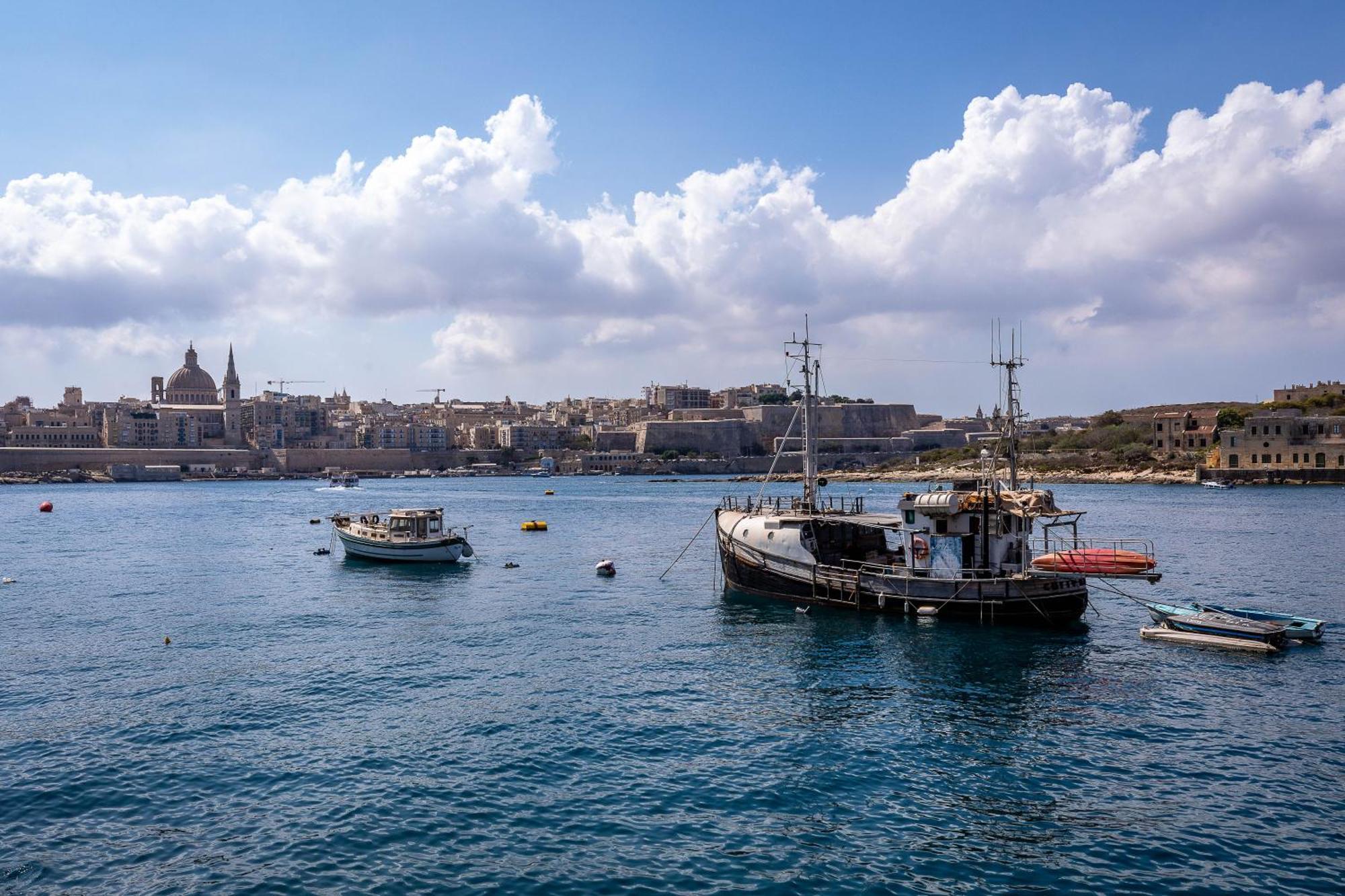3 Floors Villa On Promenade 4 Bedrooms 3 Bathrooms Sliema Exteriör bild