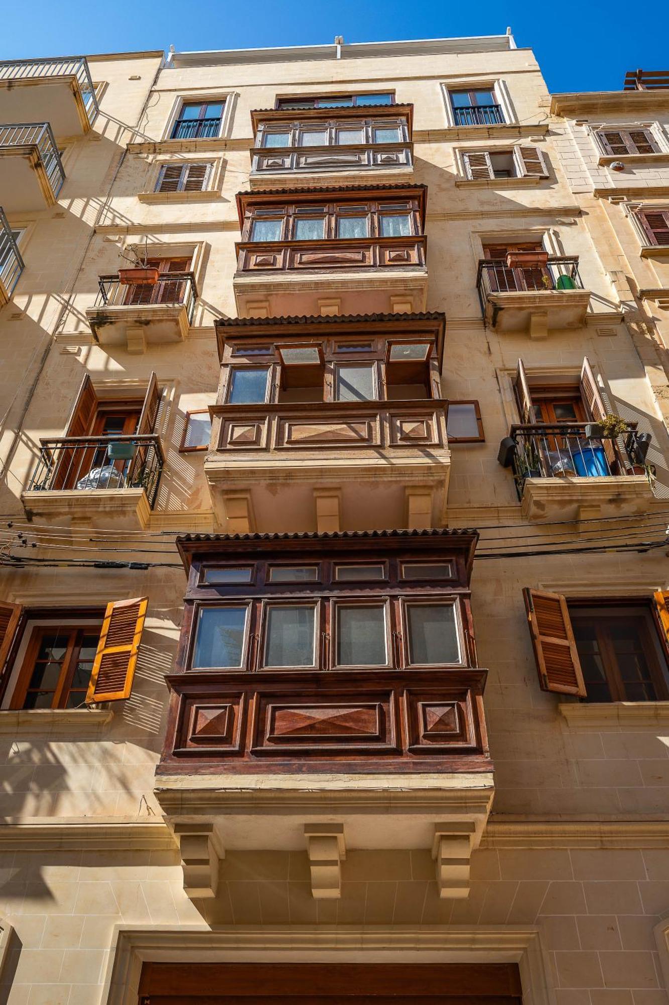 3 Floors Villa On Promenade 4 Bedrooms 3 Bathrooms Sliema Exteriör bild