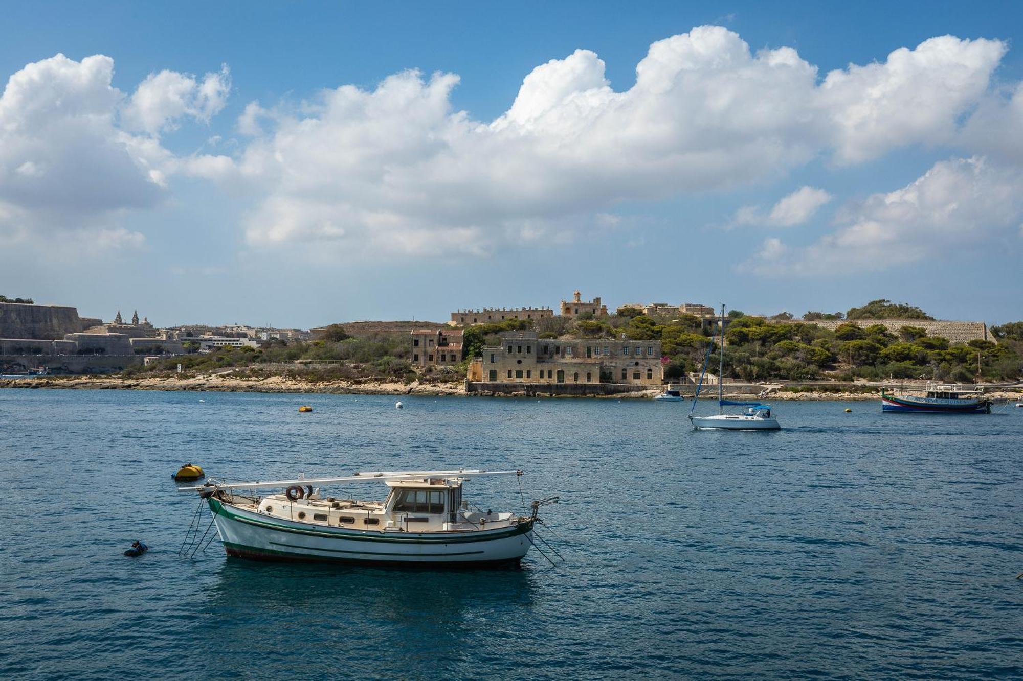 3 Floors Villa On Promenade 4 Bedrooms 3 Bathrooms Sliema Exteriör bild