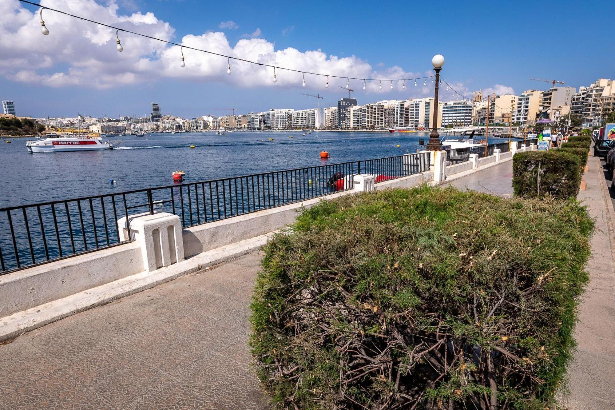 3 Floors Villa On Promenade 4 Bedrooms 3 Bathrooms Sliema Exteriör bild