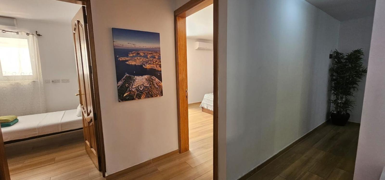 3 Floors Villa On Promenade 4 Bedrooms 3 Bathrooms Sliema Exteriör bild