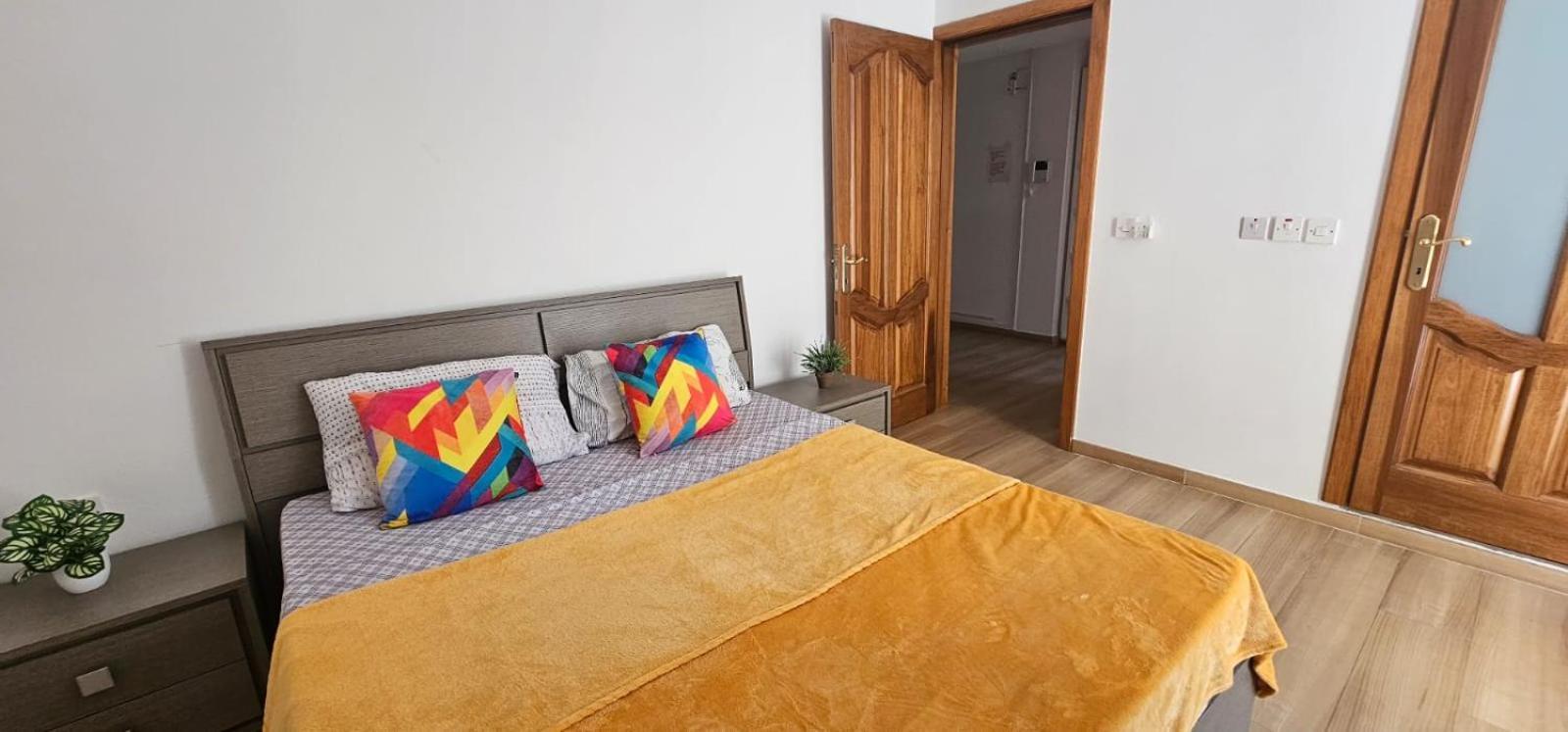 3 Floors Villa On Promenade 4 Bedrooms 3 Bathrooms Sliema Exteriör bild