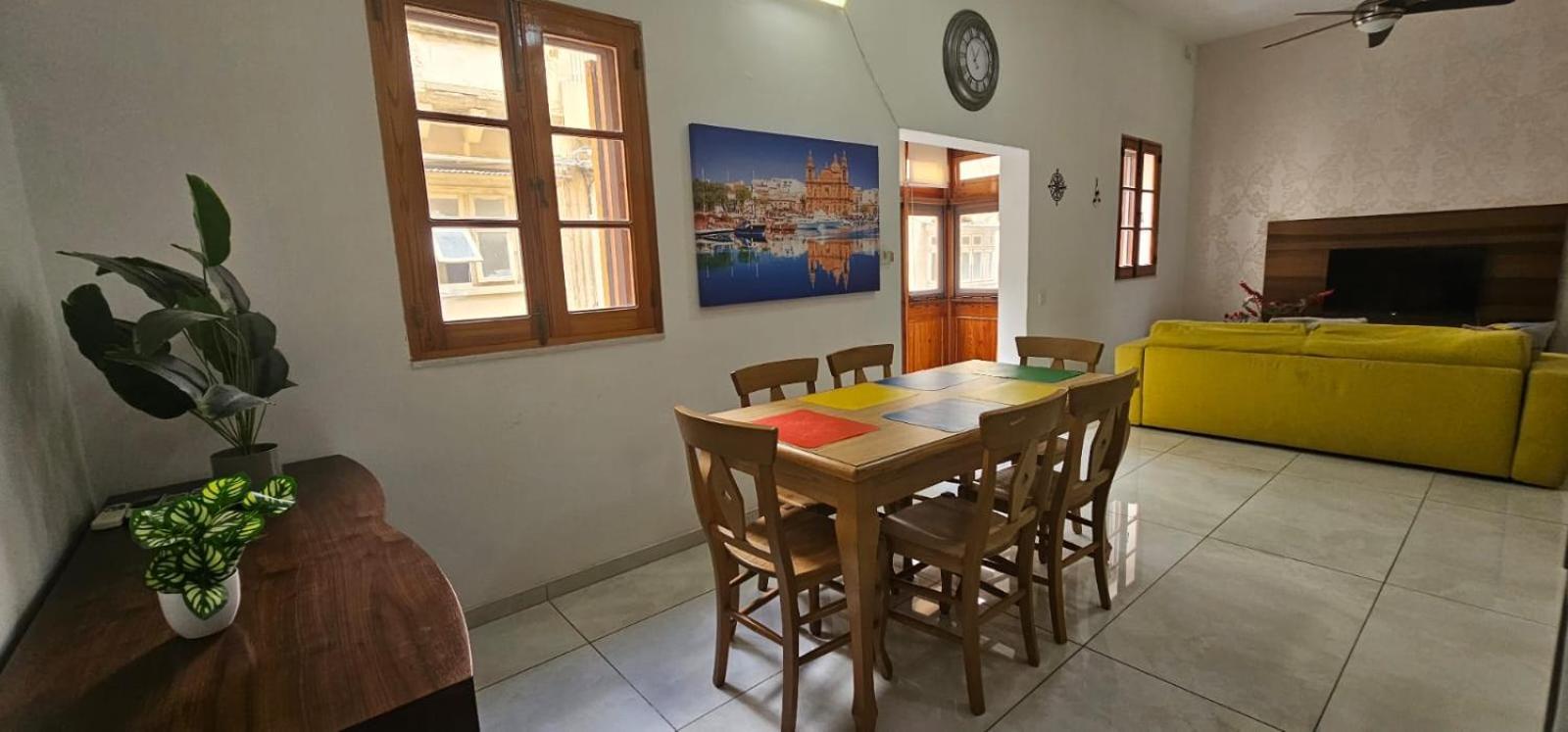 3 Floors Villa On Promenade 4 Bedrooms 3 Bathrooms Sliema Exteriör bild