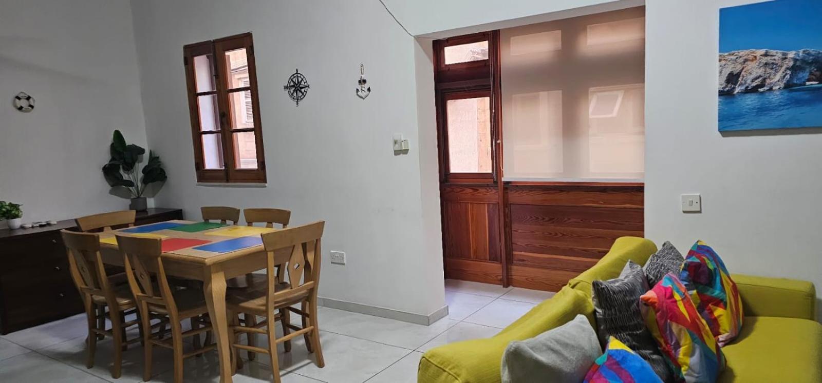 3 Floors Villa On Promenade 4 Bedrooms 3 Bathrooms Sliema Exteriör bild