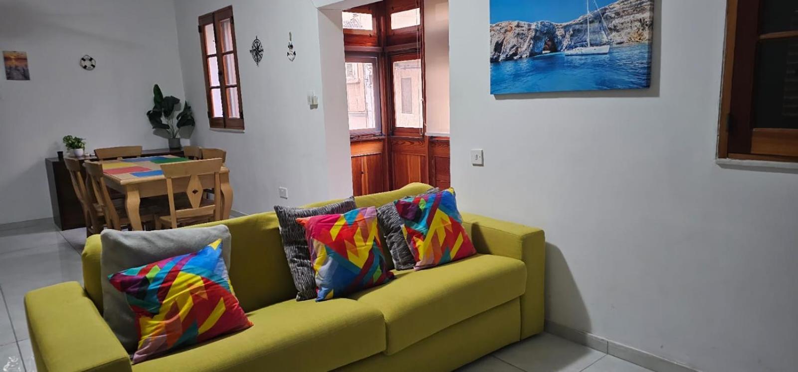 3 Floors Villa On Promenade 4 Bedrooms 3 Bathrooms Sliema Exteriör bild