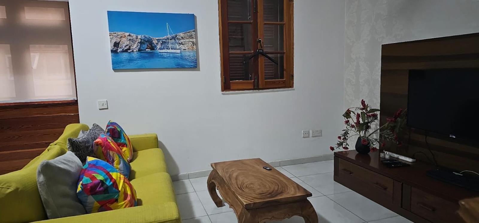 3 Floors Villa On Promenade 4 Bedrooms 3 Bathrooms Sliema Exteriör bild