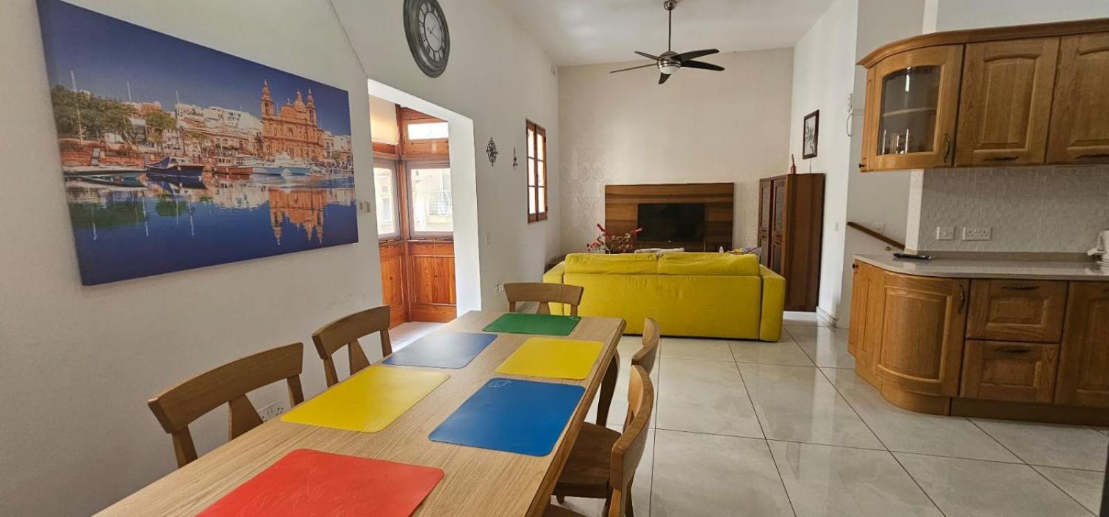 3 Floors Villa On Promenade 4 Bedrooms 3 Bathrooms Sliema Exteriör bild