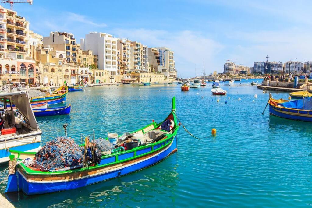 3 Floors Villa On Promenade 4 Bedrooms 3 Bathrooms Sliema Exteriör bild